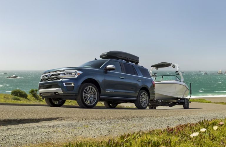 front quarter and side view of the 2024 Ford Expedition® towing